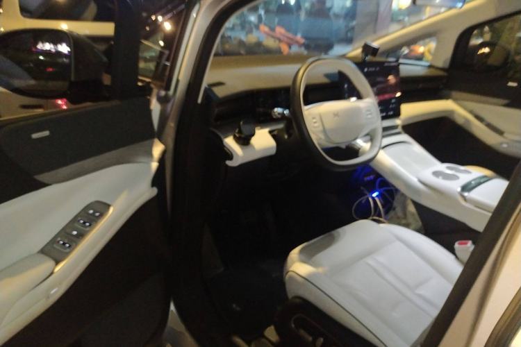 Used XPeng X9 2024 702 Ultra-Long Range Max
