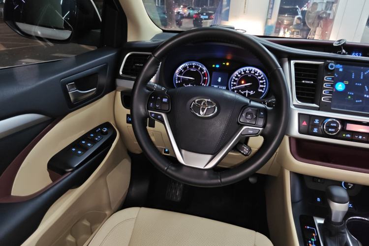 Used Toyota Highlander 2017 2.0T Four-Wheel Drive Luxury Edition 7 Seats