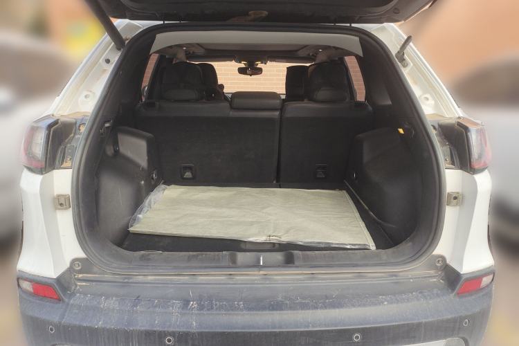 Used Jeep Cherokee 2019 2.0T Four-Wheel Drive Explorer Edition China VI Emission Standard
