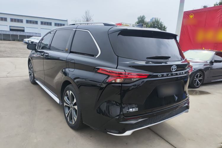 Used Toyota Granvia 2023 2.5L Hybrid Flagship VIP Edition