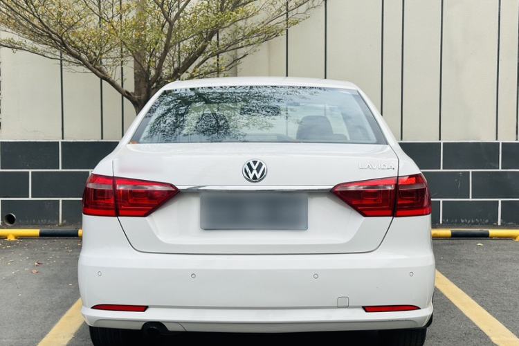 Used Volkswagen Lavida 2013 Restyled Classic 1.6L Automatic Comfort Edition Exterior 4