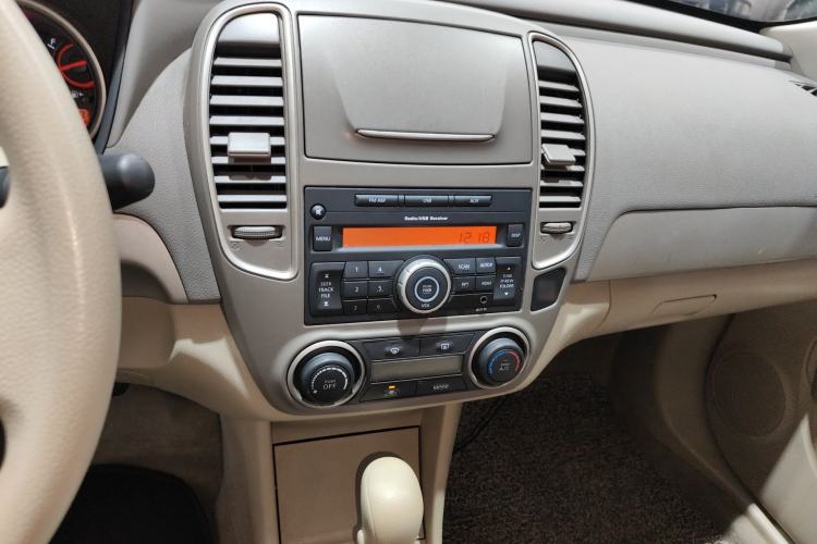 Used Nissan Sylphy 2018 Classic 1.6XE CVT Comfort Edition Center Console