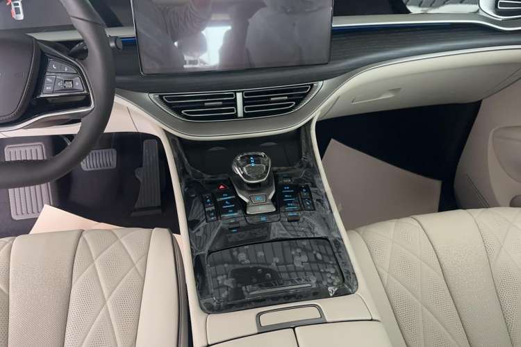 Used Denza D9 2024 DM-i 980 Four-Wheel Drive Prestige Model Gear Lever