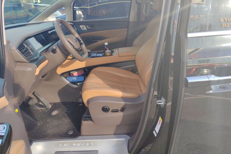 Used Denza D9 2022 DM-i 970 Four-Wheel Drive Flagship Model
