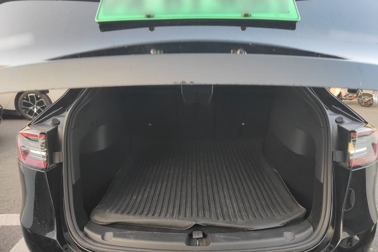 Used Tesla Model Y 2023 Long-Range All-Wheel-Drive Version
