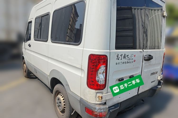 Used Iveco Power Daily 2017 2.5T Deluxe A32 Mid-Roof 5-7 Seater 47Z5 Passenger Van