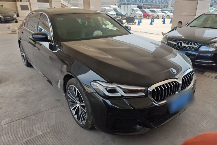 Used BMW 5 Series 2021 Facelifted 530Li Leading Edition M Sport Package Front Right 45 Deg