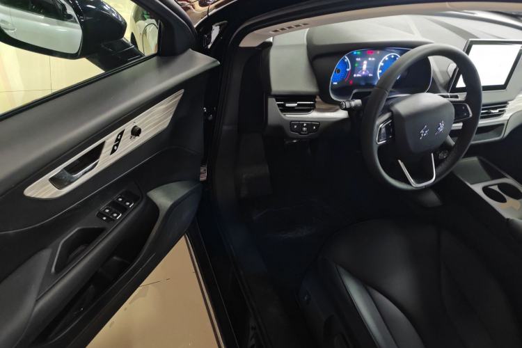 Used Hongqi E-QM5 2025 500km Range Commuter Version