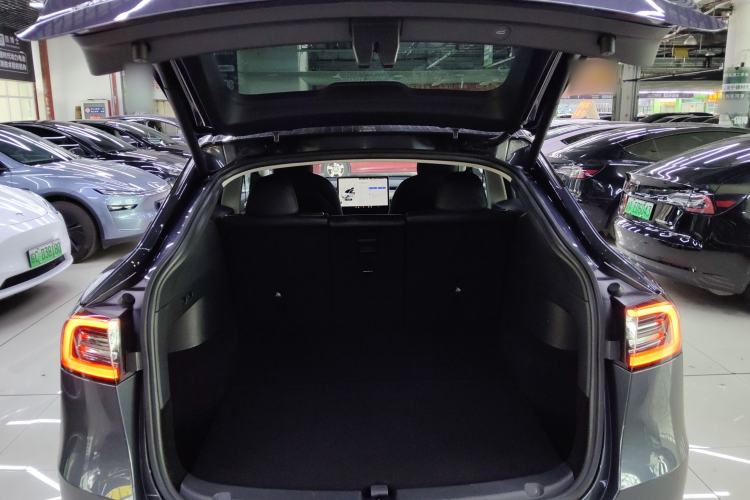 Used Tesla Model Y 2022 Long-Range All-Wheel-Drive Version