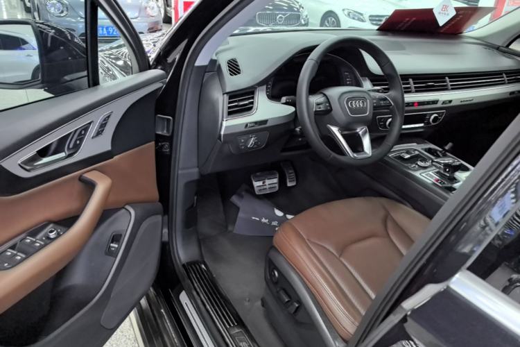 Used Audi Q7 2018 40 TFSI Comfort Model
