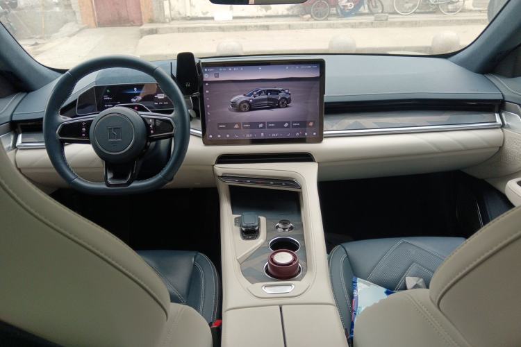 Used Zeekr 001 2023 WE Edition 100 kWh Center Console