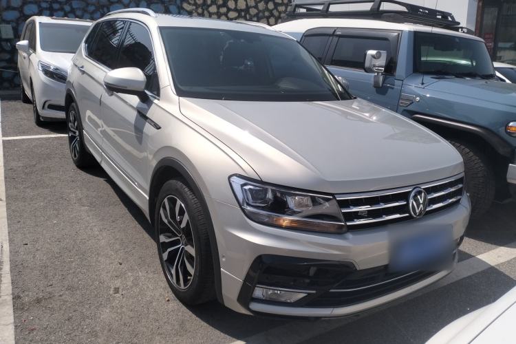 Used Volkswagen Tiguan L 2021 330TSI Automatic Two-Wheel Drive R-Line Enhanced Edition Front Right 45 Deg