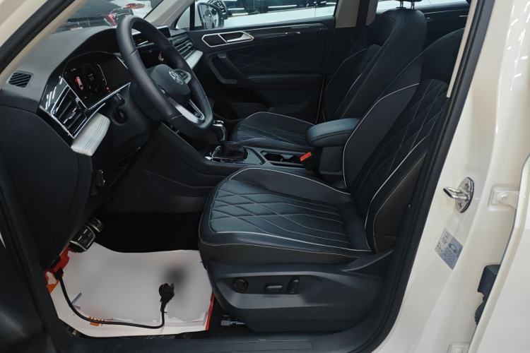 Used Volkswagen Tiguan L 2024 Outstanding Model 330TSI Automatic Two-Wheel Drive R-Line Dragon Glory Edition
