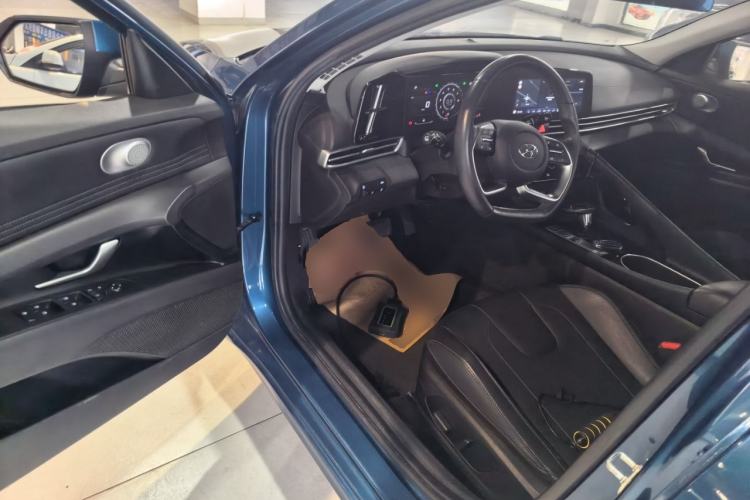 Used Hyundai Elantra 2021 1.5L CVT LUX Prestige Edition