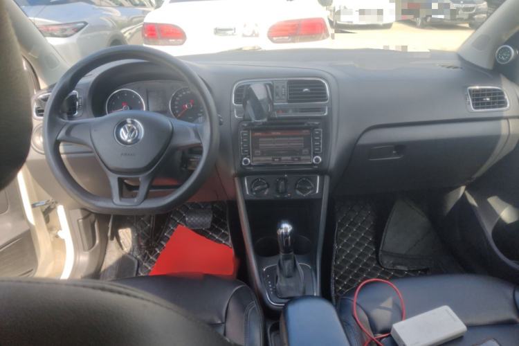 Used Volkswagen Polo 2014 1.4L Automatic Comfort Edition Center Console