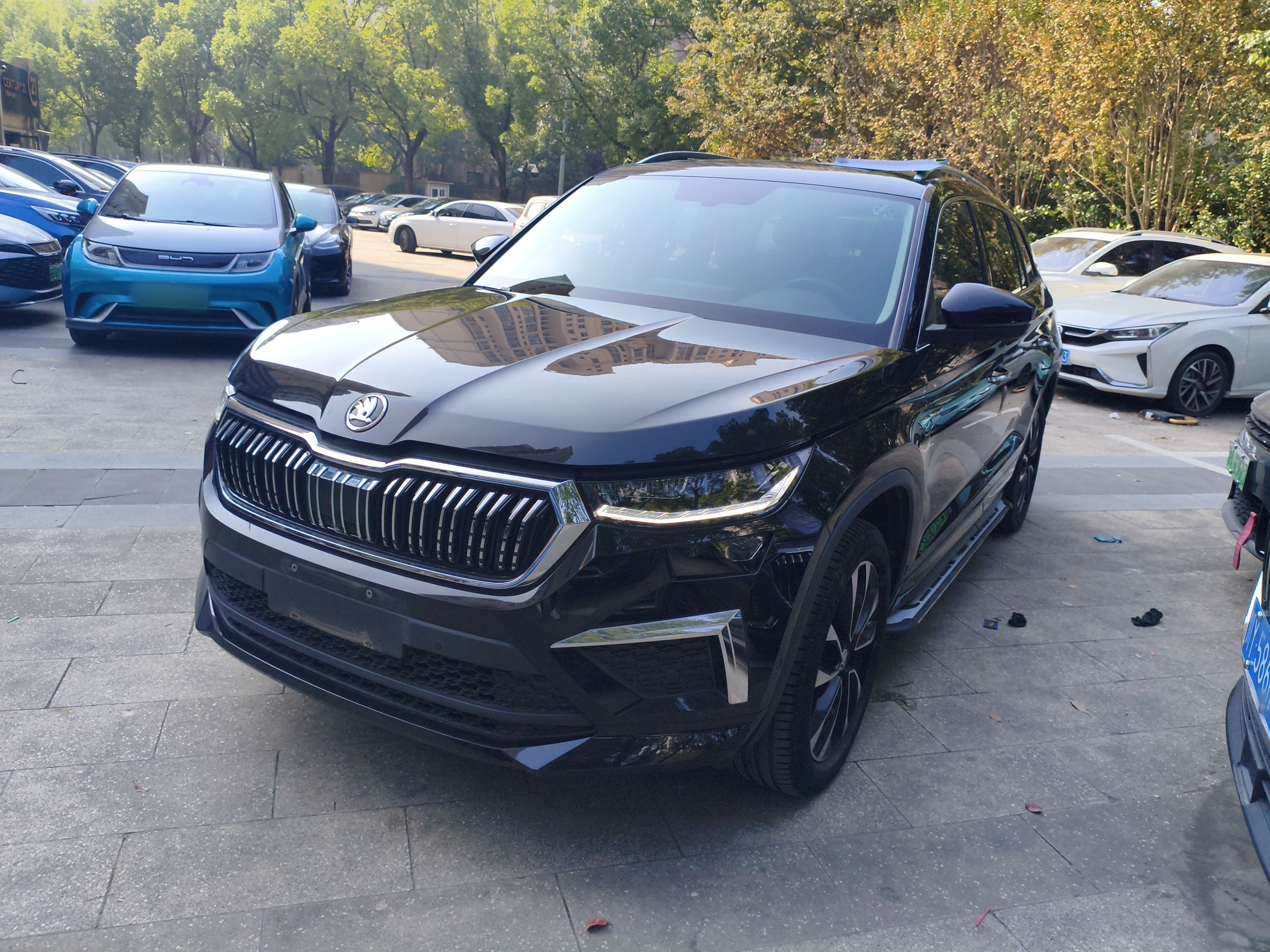 Под передней частью автомобиля