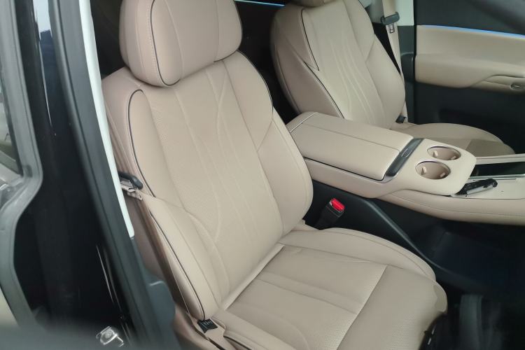 Used XPeng X9 2025 740 Ultra-Long Range Max
