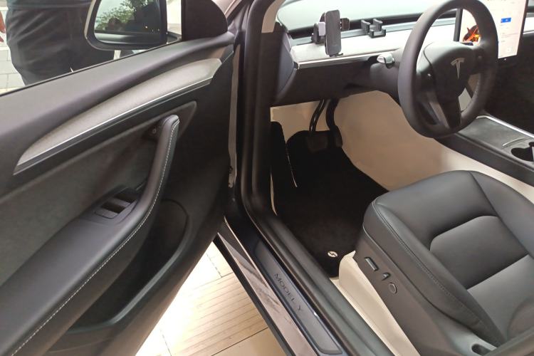 Used Tesla Model Y 2024 Rear-Wheel-Drive Version Driver Seat