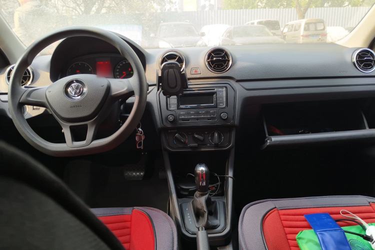 Used Volkswagen Jetta 2017 1.5L Automatic Fashion Model Center Console