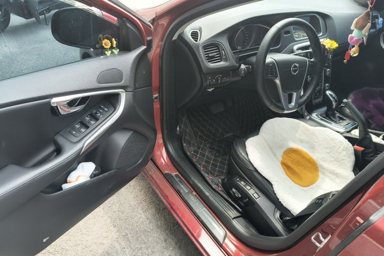 Used Volvo V40 2016 T3 Zhiyi Edition