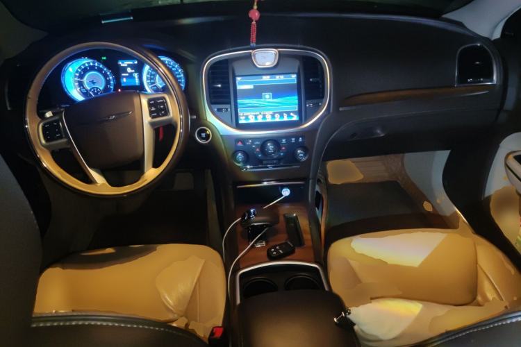 Used Chrysler 300C 2014 3.0L Excellence Edition Center Console