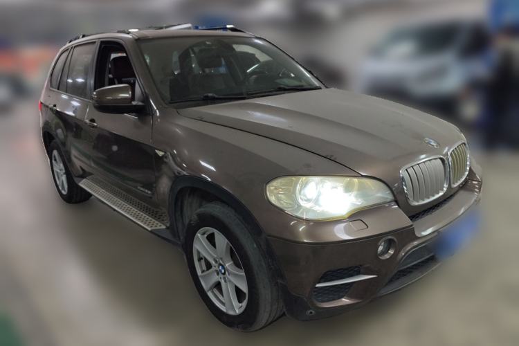 Used BMW X5 2013 xDrive35i Leading Model Front Right 45 Deg