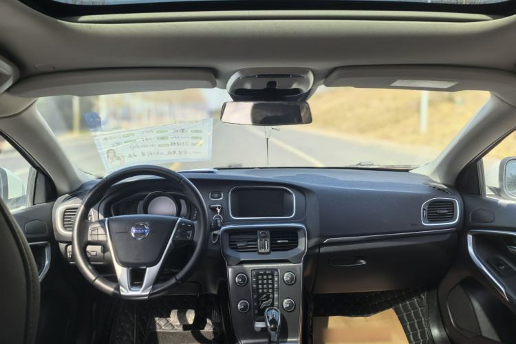 Used Volvo V40 2015 1.6T Zhiyi Edition