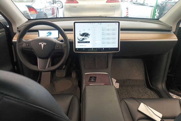 Used Tesla Model Y 2021 Long-Range All-Wheel-Drive Version 3D7 Center Console