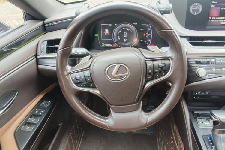 Used Lexus ES 2020 300h Deluxe Edition

