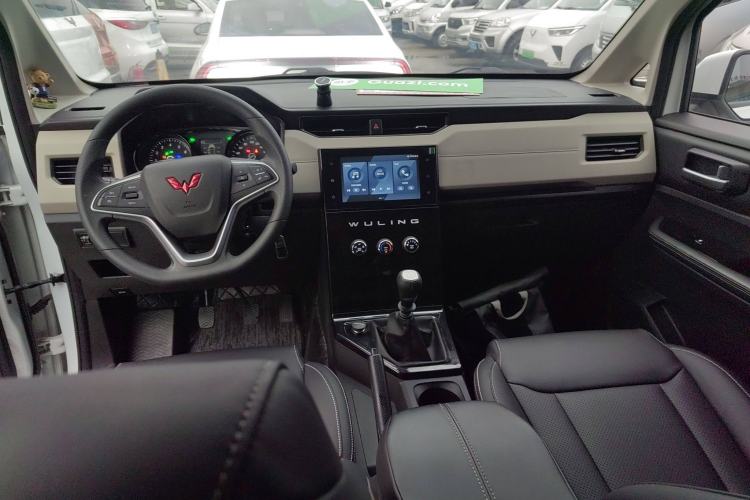 Used Wuling Zhengcheng 2021 1.5T Manual Luxury Version Interior 2