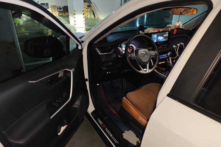 Used Toyota Wildlander 2024 2.0L CVT Two-Wheel Drive Leading Edition