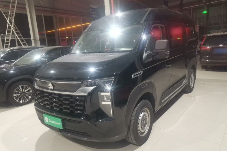 Used Sinotruk Pioneer V 2024 Multi-Function Version 2.0T Automatic Short Wheelbase Mid-Roof