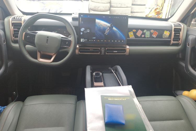 Used iCAR 03 2024 501km Four-wheel Drive Long-range Intelligent Driving Edition Center Console