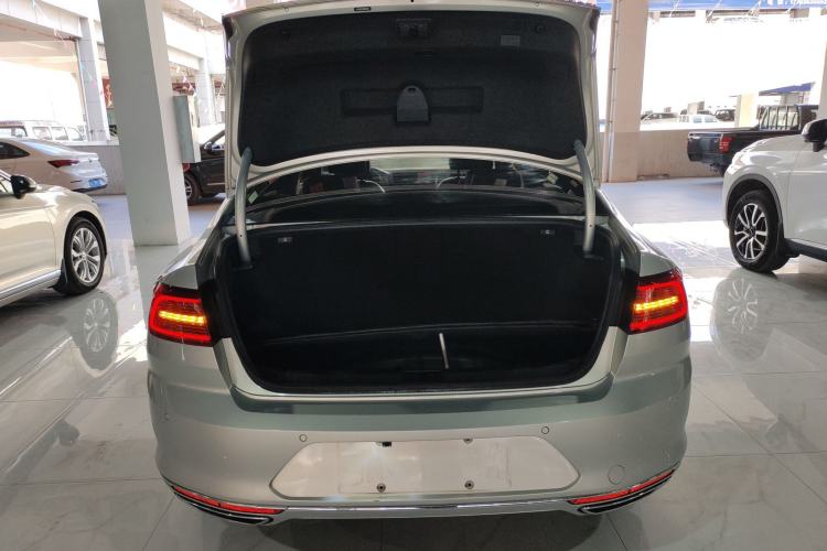 Used Volkswagen Magotan 2019 330TSI DSG Leading Edition China V Standard Trunk