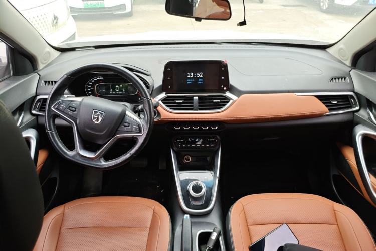 Used Baojun 510 2017 1.5L Automatic Luxury Model Center Console