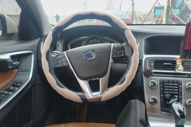 Used Volvo S60 2017 S60L T4 Smart Range Edition Steering Wheel