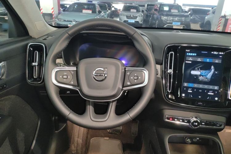 Used Volvo XC40 2024 B4 4x4 Smart Luxury Edition
