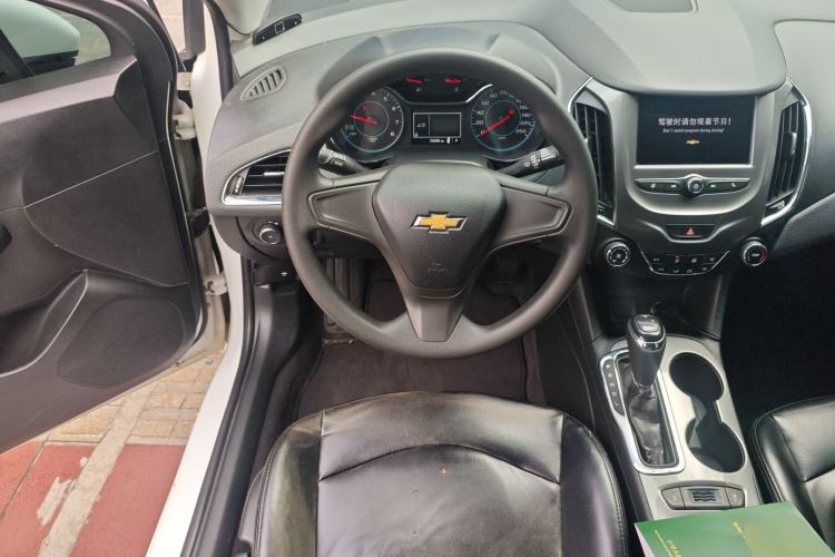 Used Chevrolet Cruze 2017 1.5L Automatic Pioneer Sunroof Edition
