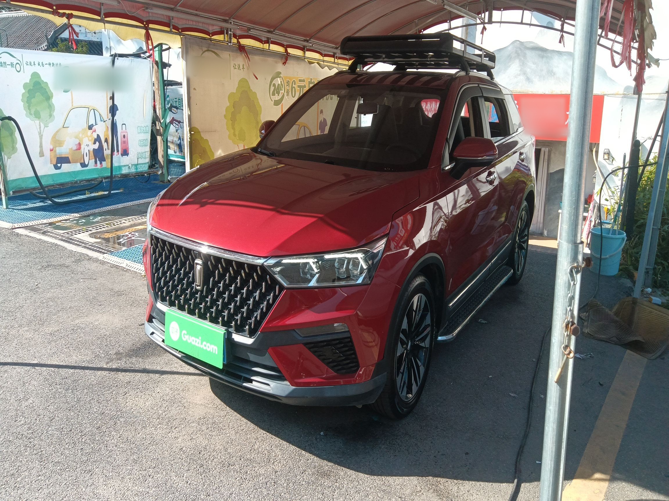 تحت مقدمة السيارة