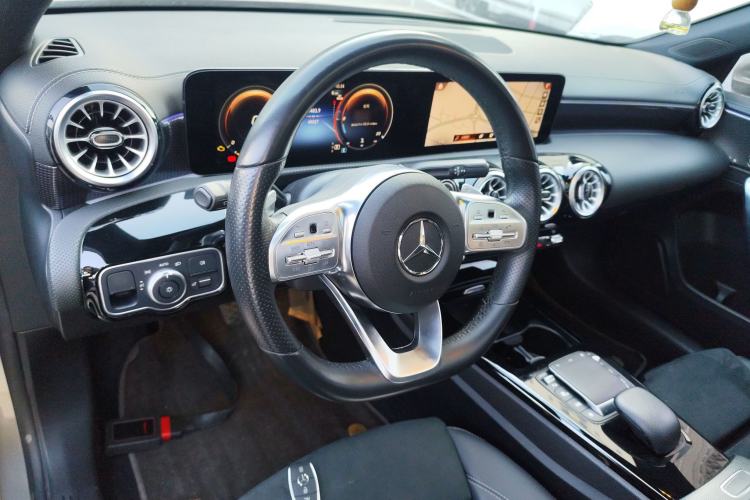 Used Mercedes-Benz A-Class 2022 Revised Version A 200 L Sport Sedan Fashionable Style