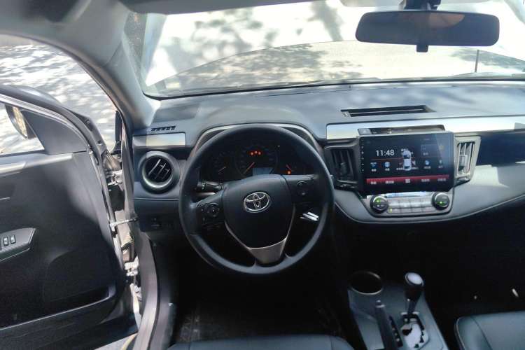 Used Toyota RAV4 2015 2.0L CVT Two-Wheel Drive Fashion Edition