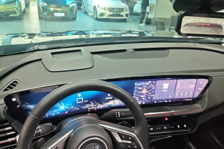 Used Buick Envision 2025 Encore Plus 28T Two-Wheel-Drive Platinum Edition
