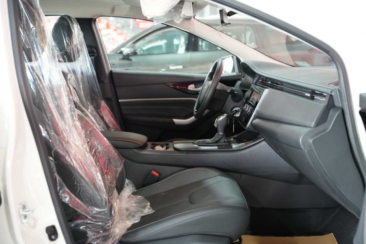 Used Venucia D60 2023 PLUS 1.6L XE CVT Trendy Edition
