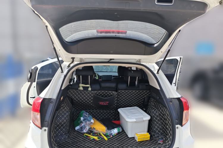 Used Honda Vezel 2017 1.5L CVT 2WD Comfort Model Trunk