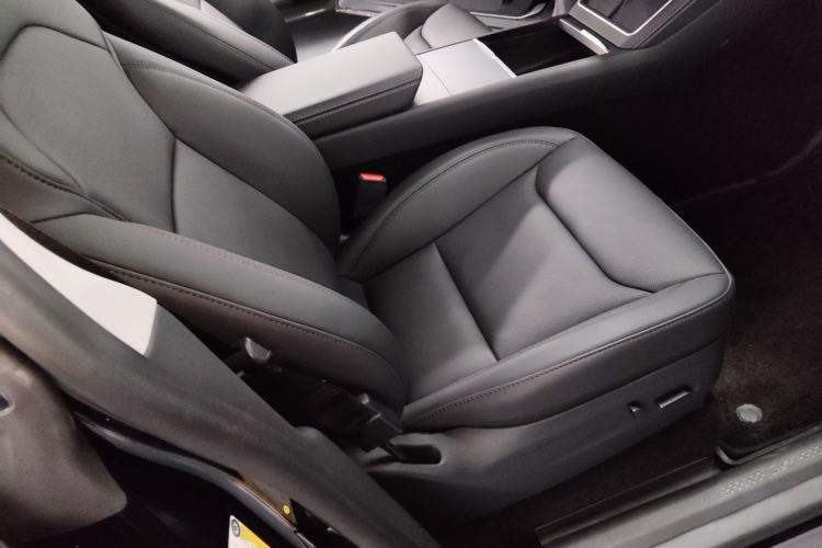 Used Tesla Model Y 2025 Rear-Wheel-Drive Version