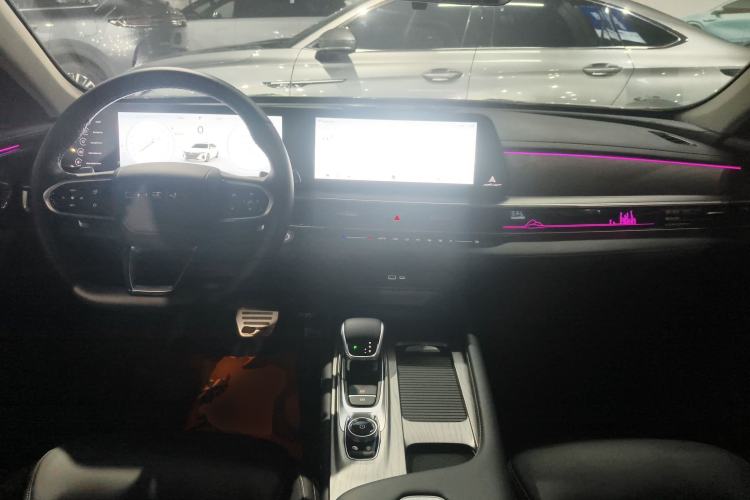 Used Chery Arrizo 8 2023 High-Performance Edition 2.0T DCT Powerfully Equipped Center Console