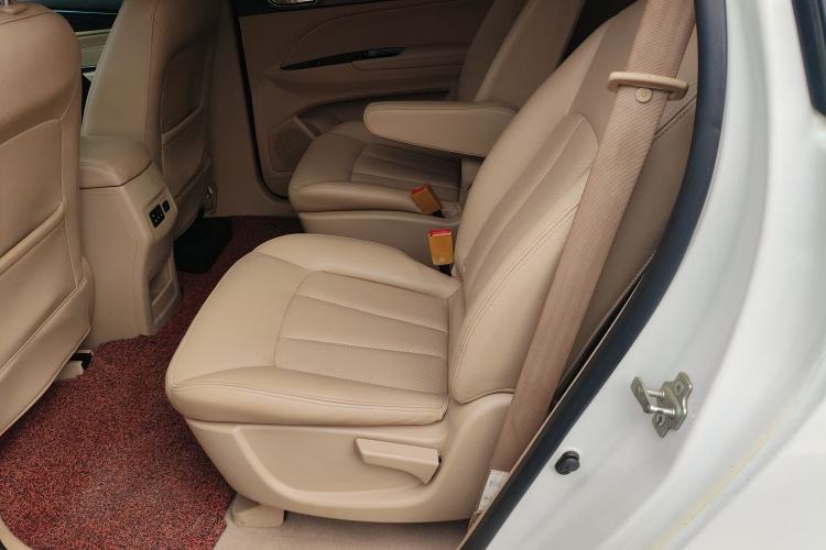 Used Baojun 730 2016 1.5L Manual Comfort Version 7 Seats China V Emission Standard Left Rear Seat