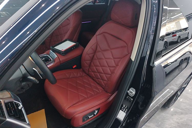 Used BMW X5 2023 xDrive 30Li Luxury M Sport Package Left Front Seat