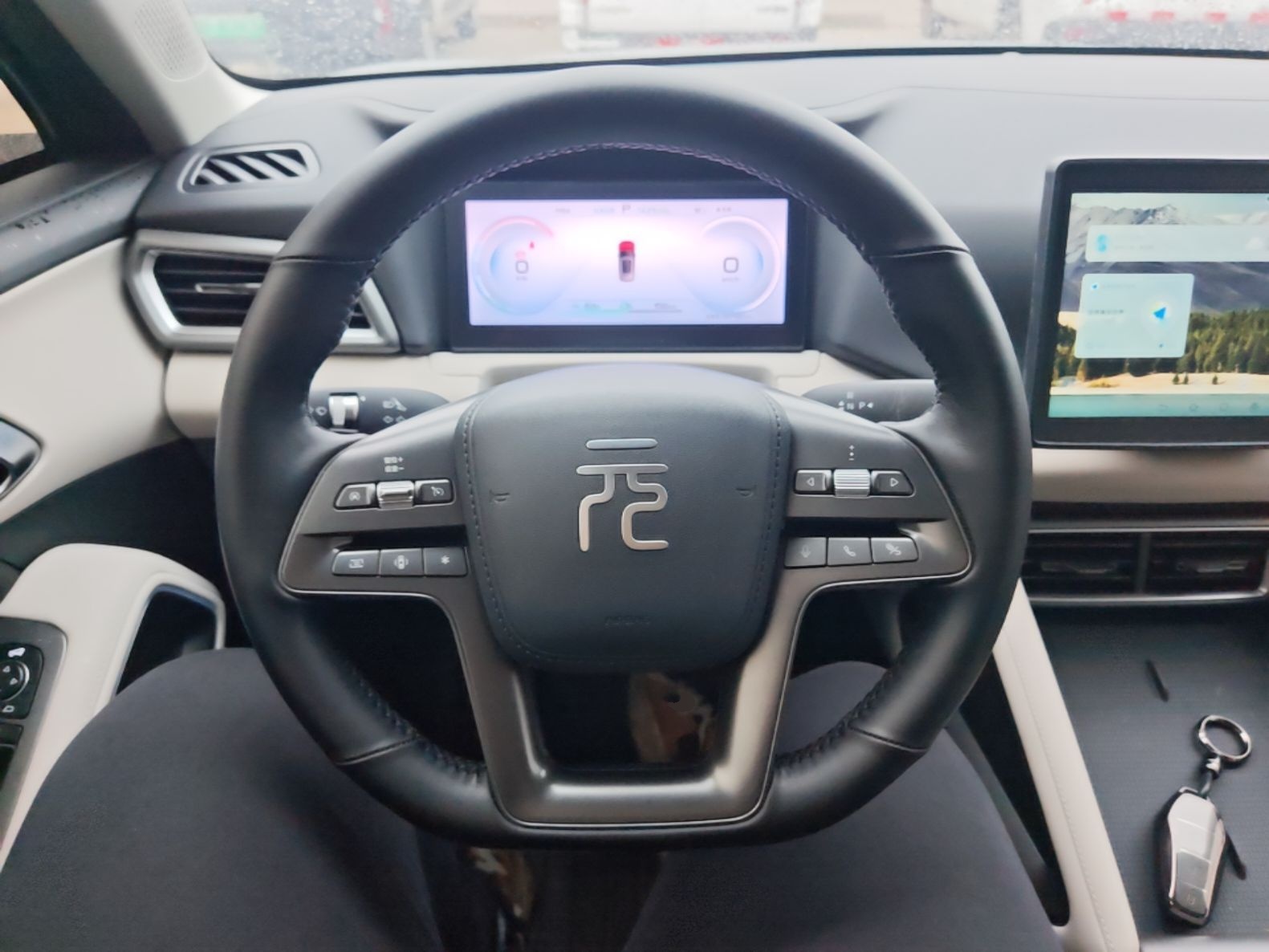 BYD Yuan UP 2025 Model 301KM Leading Version — снимка 13