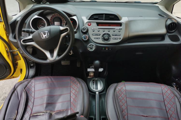 Used Honda Fit 2011 1.5L Automatic Luxury Edition Center Console